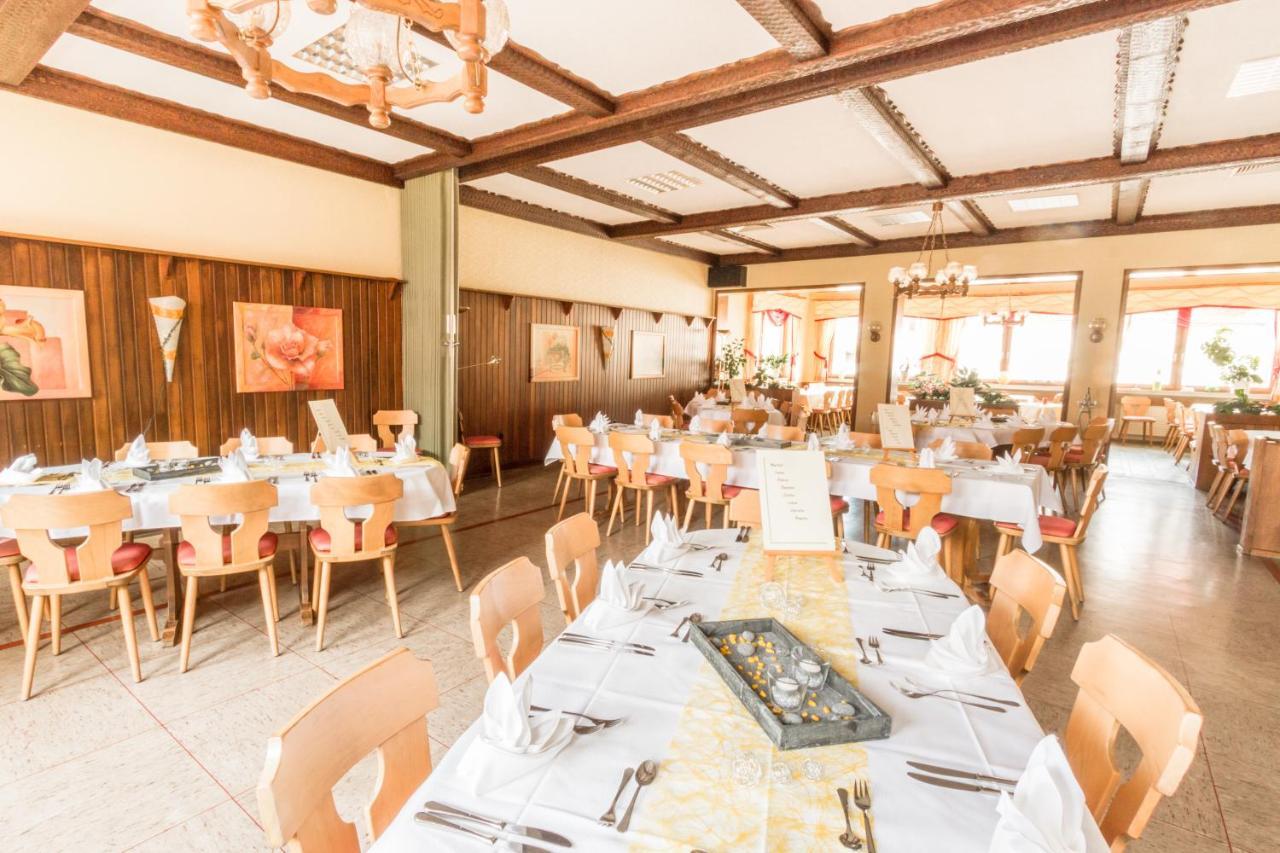 Hotel- Restaurant Zum Hirsch Großenlüder Bagian luar foto